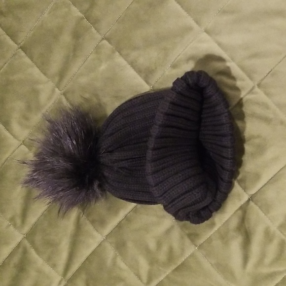 FURTALK Black Women Winter knitted Beanie hat with faux fur removable pom - Picture 4 of 6